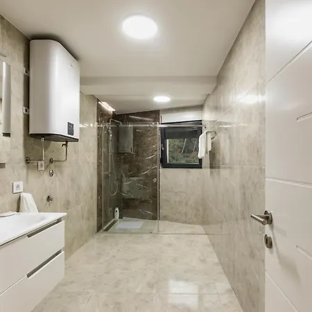 Hedonica Nebeske Vode * Vrdnik